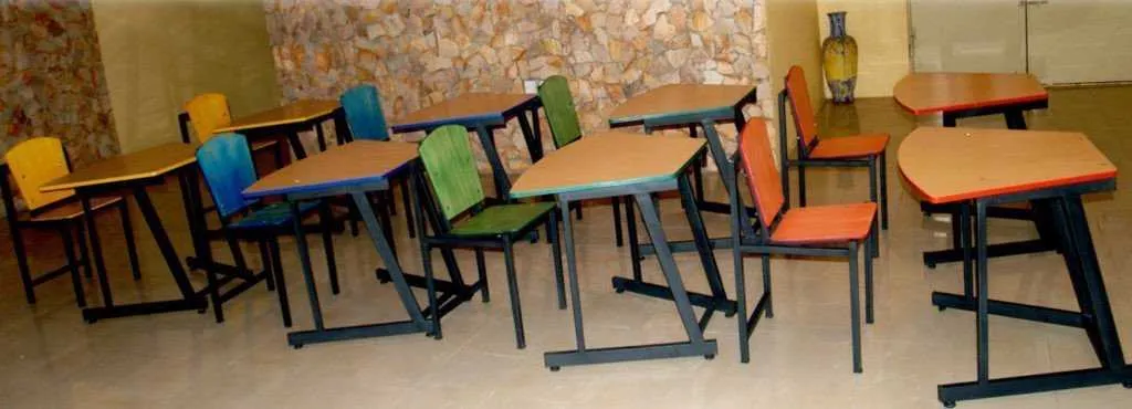 8-Seat Round Student Activity Table Basic 1 - 4